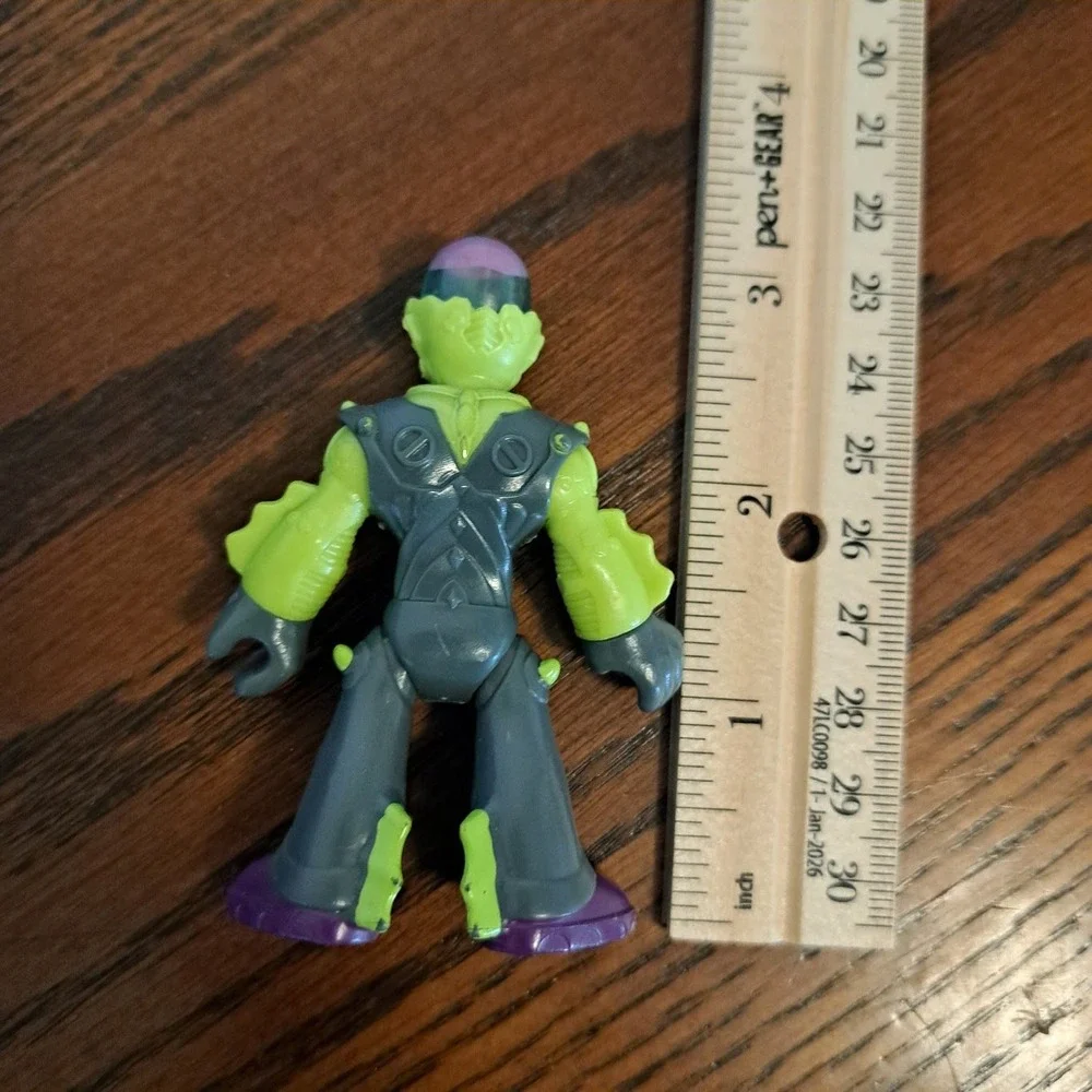 Fisher-Price Imaginext Alien Action Figure Green Grey Purple Space Toy 2.75 Inch